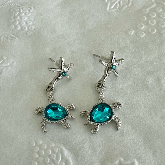 Silver and turquoise stone turtle earrings - Picture 1 of 3